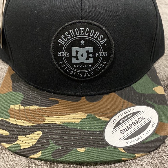 DC SnapBack Hat - Picture 4 of 7